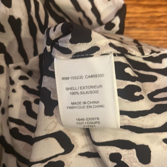 Joie Woman’s Printed Silk Top Size XS - Picture 5 of 5